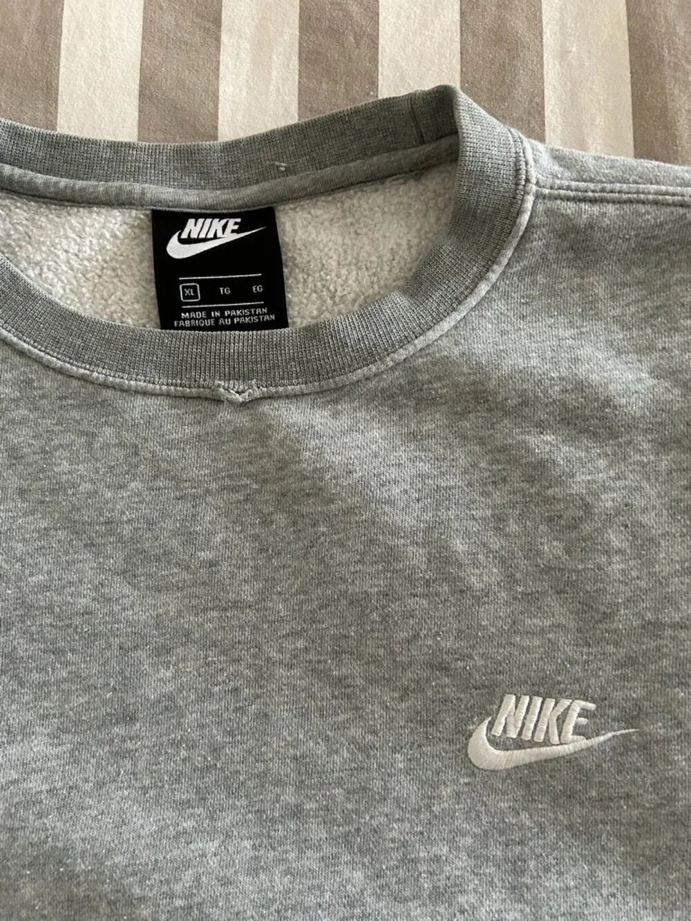 Nike Spell out Gray Crewneck  Size XL